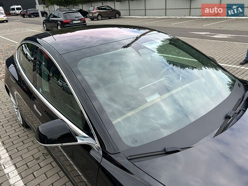Седан Tesla Model 3 2019 в Киеве