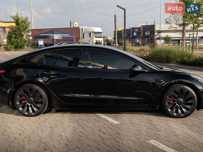 Седан Tesla Model 3 2023 в Львові