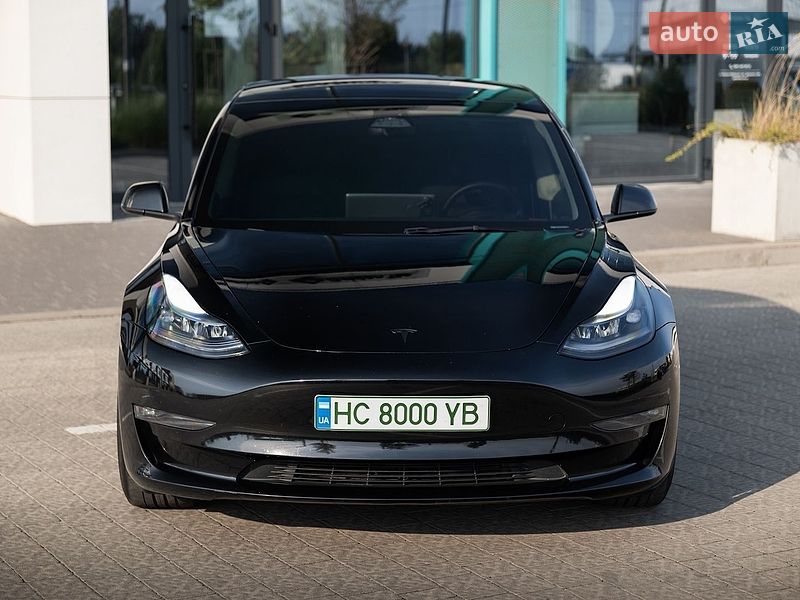 Седан Tesla Model 3 2023 в Львові
