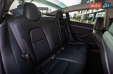 Седан Tesla Model 3 2023 в Львові