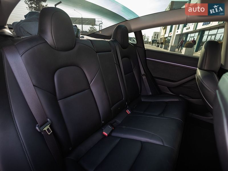 Седан Tesla Model 3 2023 в Львові