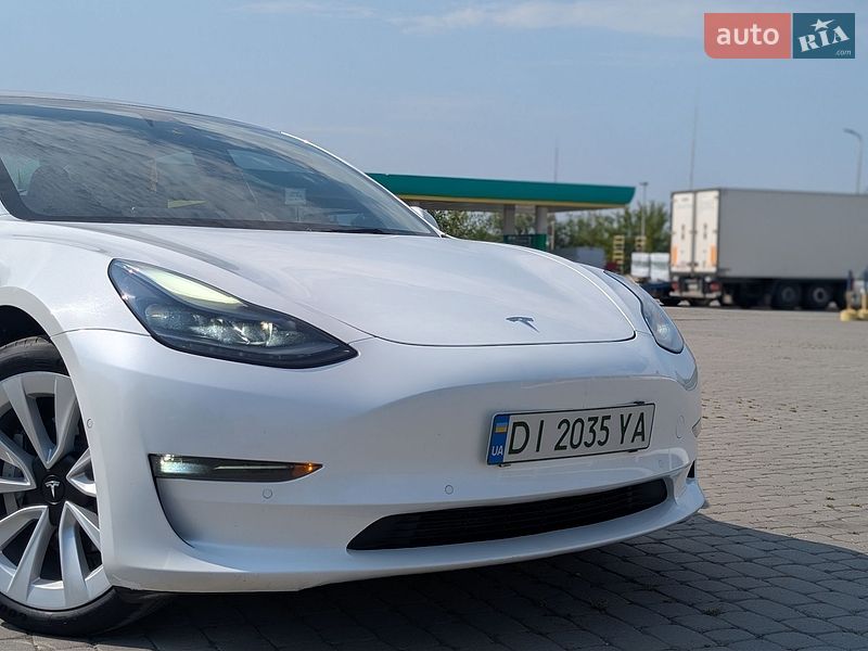 Седан Tesla Model 3 2021 в Ивано-Франковске