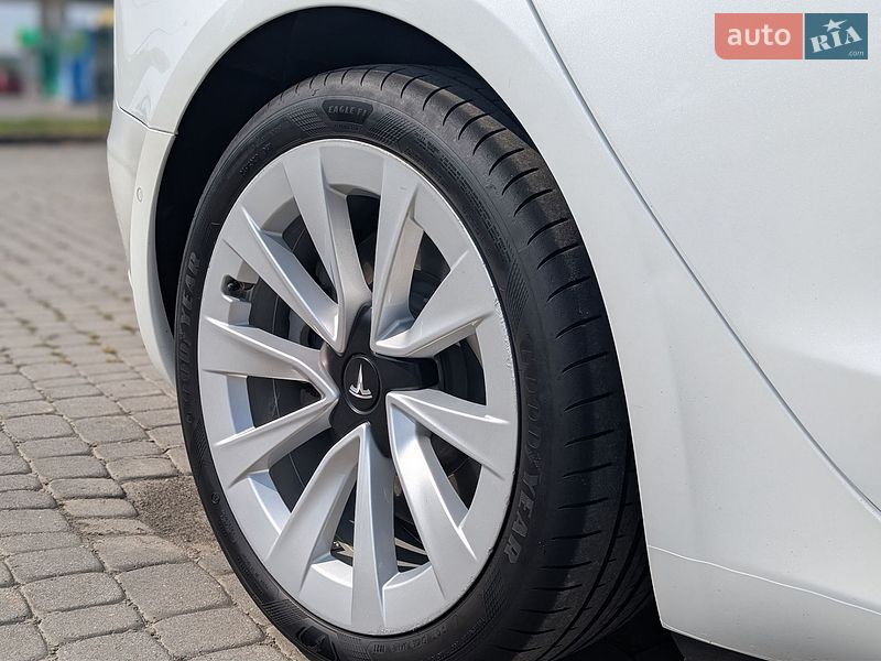 Седан Tesla Model 3 2021 в Ивано-Франковске