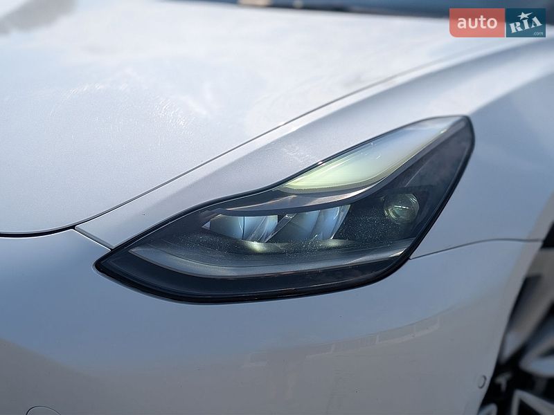 Седан Tesla Model 3 2021 в Ивано-Франковске