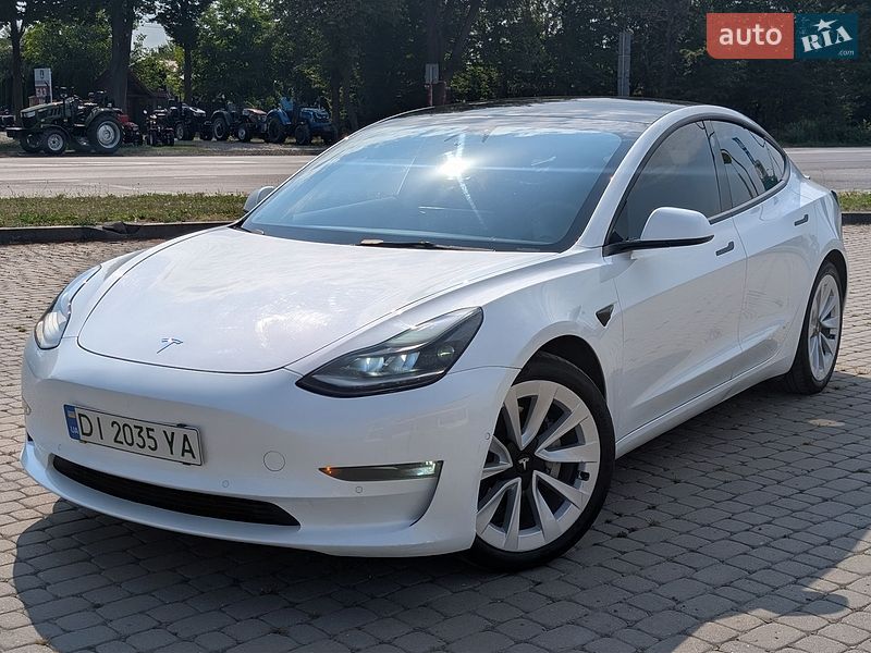 Седан Tesla Model 3 2021 в Ивано-Франковске