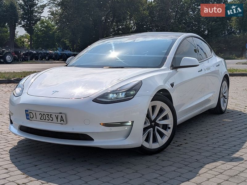 Седан Tesla Model 3 2021 в Ивано-Франковске