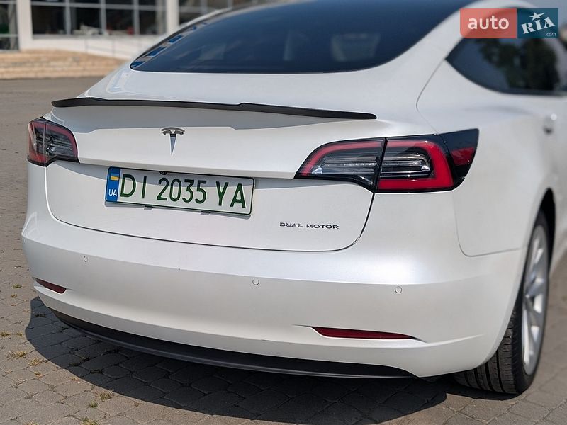 Седан Tesla Model 3 2021 в Ивано-Франковске