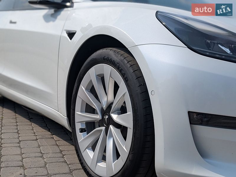 Седан Tesla Model 3 2021 в Ивано-Франковске