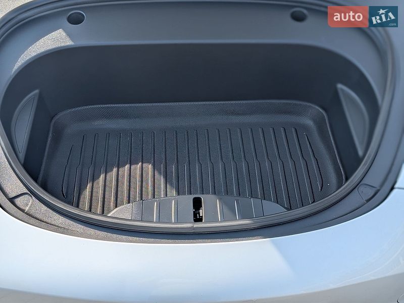 Седан Tesla Model 3 2021 в Ивано-Франковске