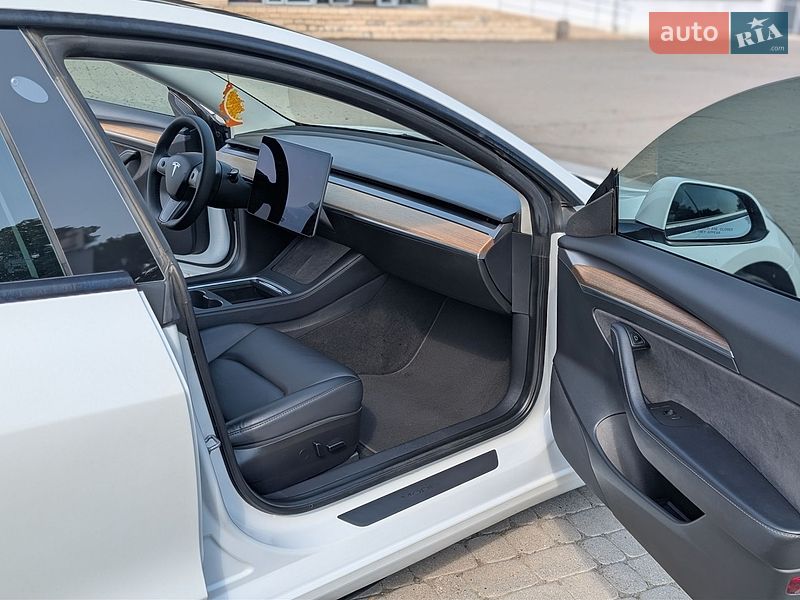 Седан Tesla Model 3 2021 в Ивано-Франковске