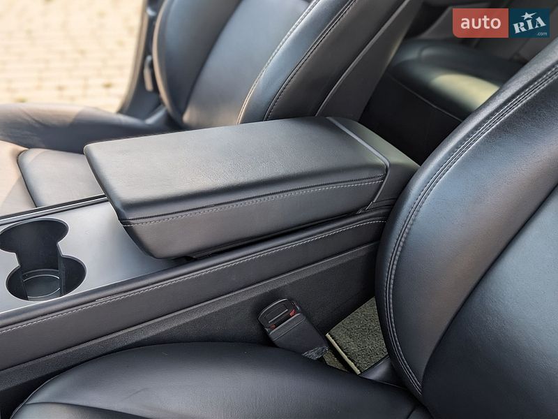 Седан Tesla Model 3 2021 в Ивано-Франковске