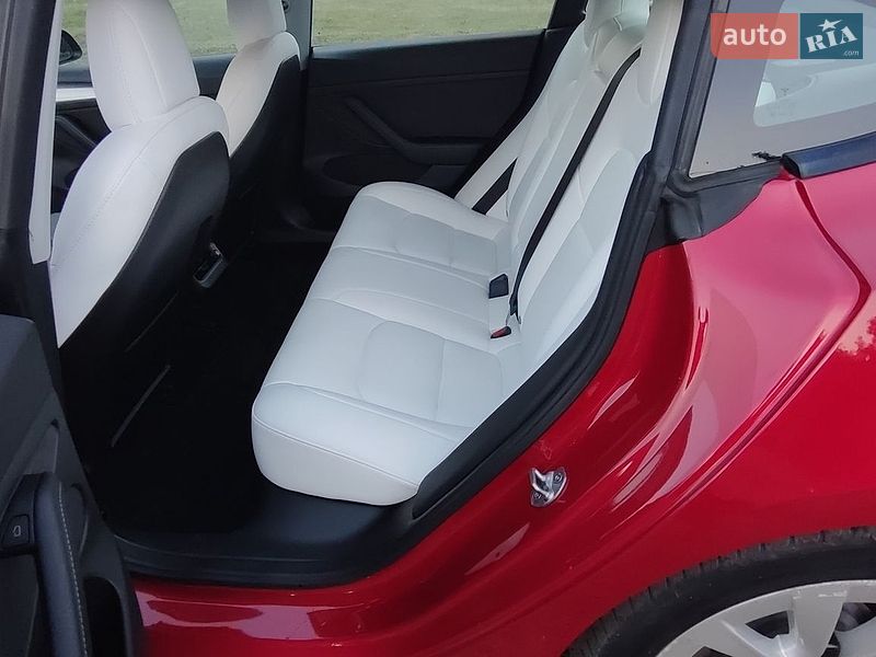 Седан Tesla Model 3 2022 в Полтаві