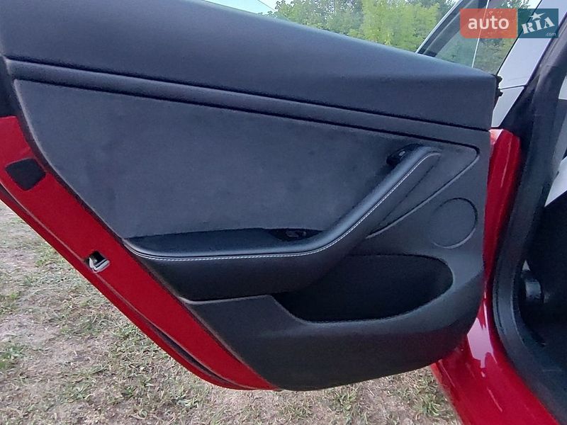 Седан Tesla Model 3 2022 в Полтаві