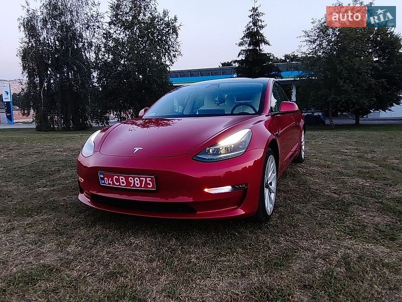 Седан Tesla Model 3 2022 в Полтаві
