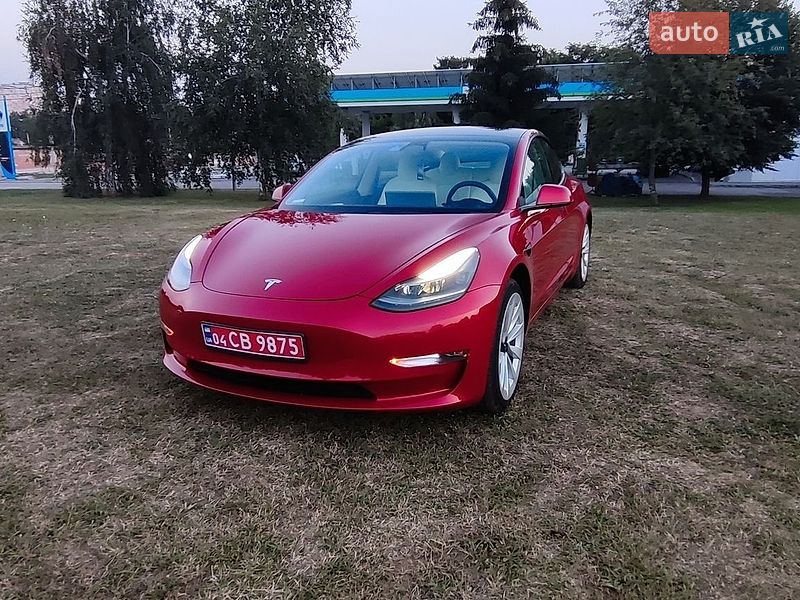 Седан Tesla Model 3 2022 в Полтаві