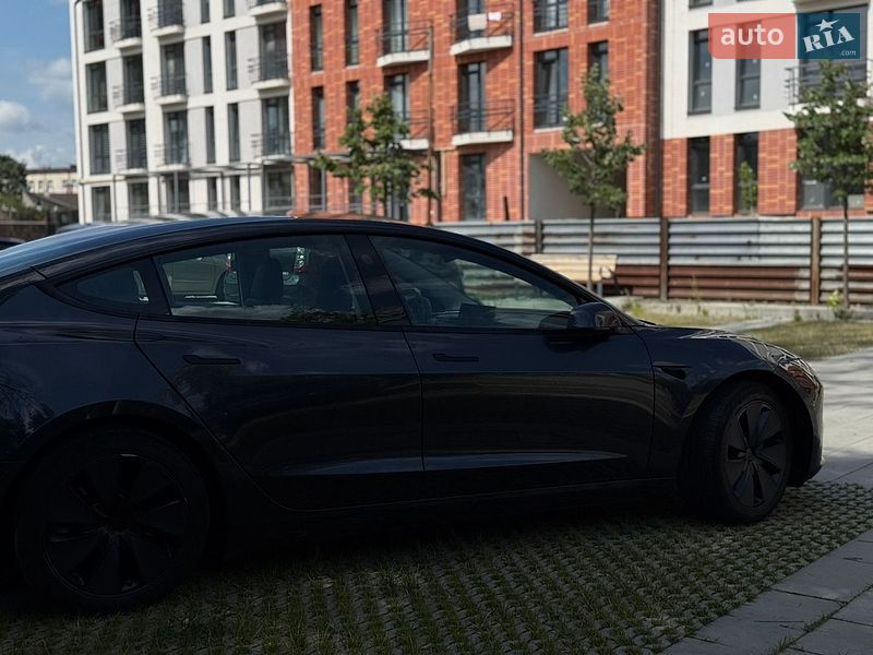 Седан Tesla Model 3 2025 в Самборе