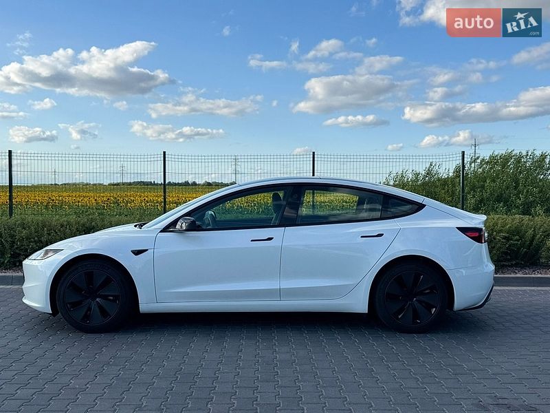 Tesla Model 3 2024