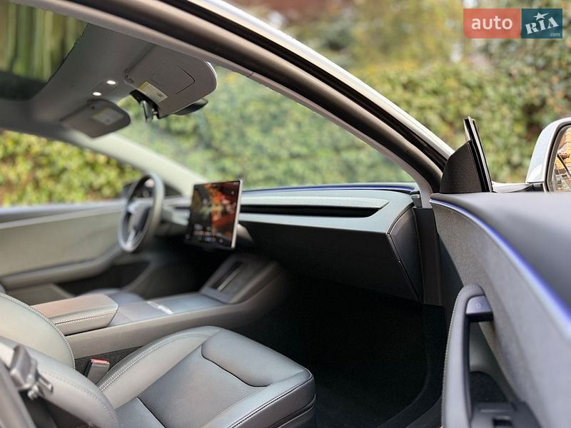 Седан Tesla Model 3 2024 в Житомирі
