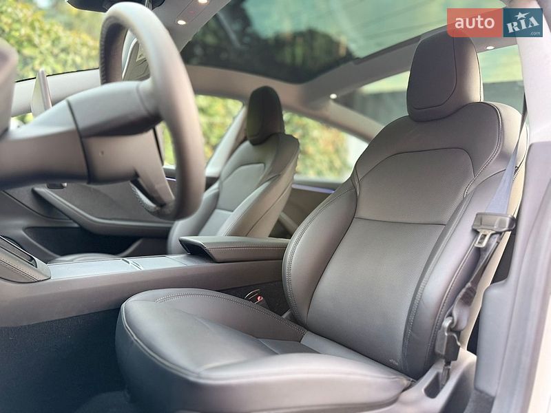 Седан Tesla Model 3 2024 в Житомирі