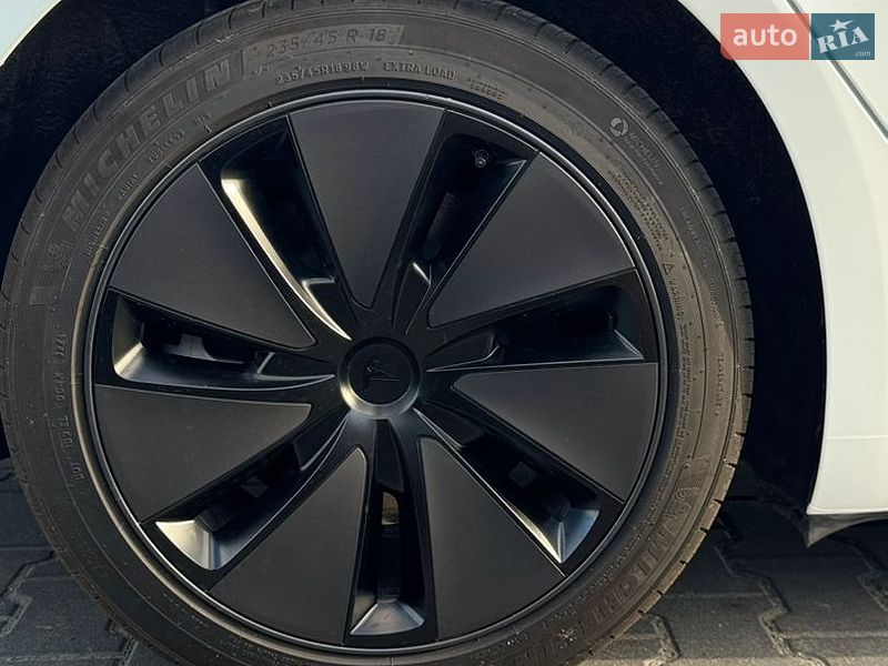 Седан Tesla Model 3 2024 в Житомирі