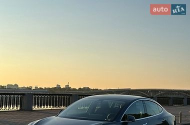 Седан Tesla Model 3 2020 в Киеве