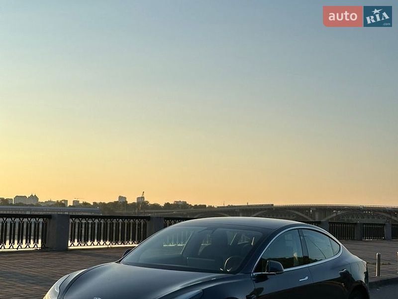 Седан Tesla Model 3 2020 в Києві