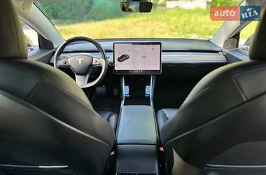 Седан Tesla Model 3 2020 в Києві