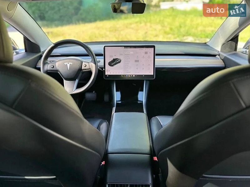 Седан Tesla Model 3 2020 в Києві