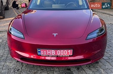 Седан Tesla Model 3 2025 в Львове
