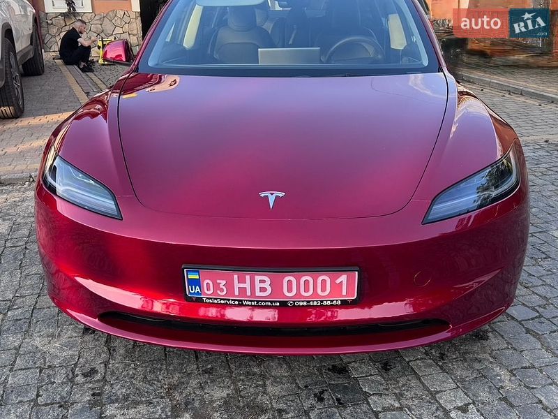 Седан Tesla Model 3 2025 в Львове