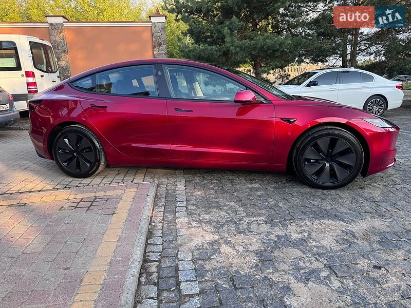 Седан Tesla Model 3 2025 в Львове