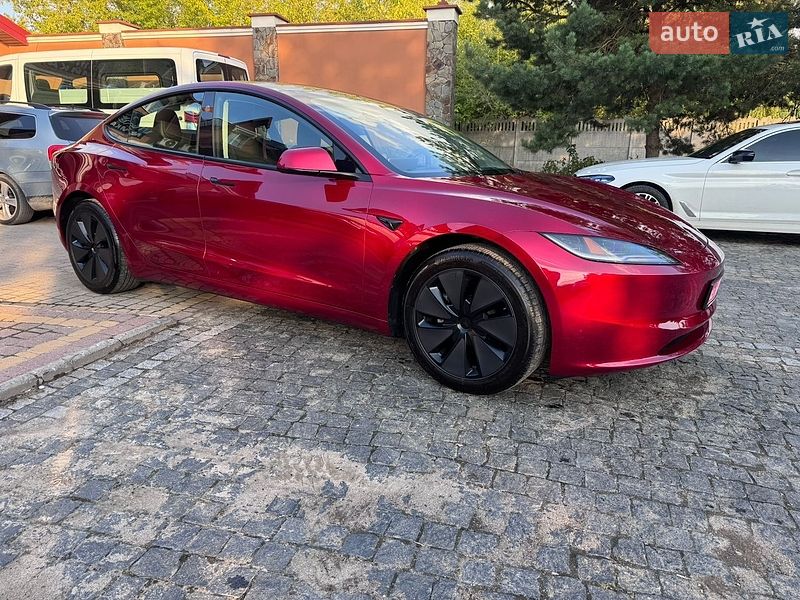 Седан Tesla Model 3 2025 в Львове