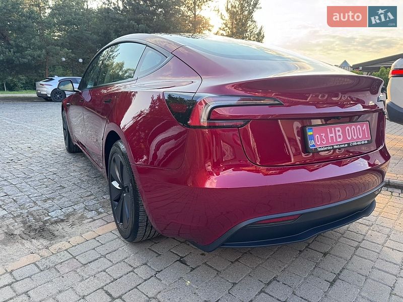 Седан Tesla Model 3 2025 в Львове