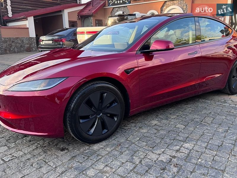 Седан Tesla Model 3 2025 в Львове