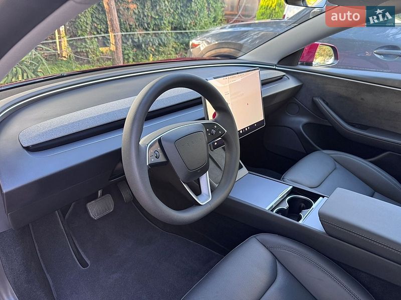 Седан Tesla Model 3 2025 в Львове