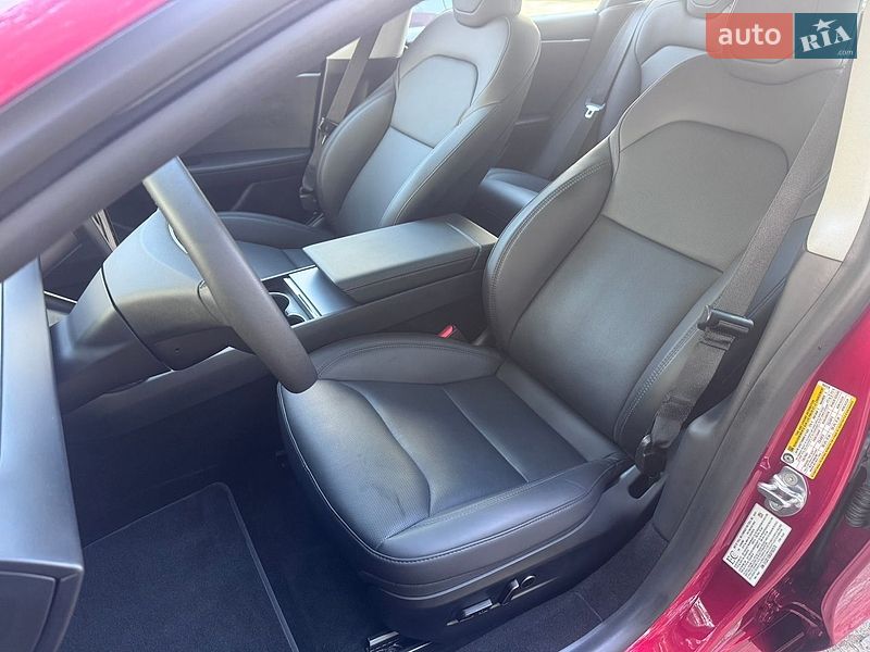 Седан Tesla Model 3 2025 в Львове