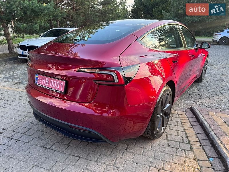 Седан Tesla Model 3 2025 в Львове