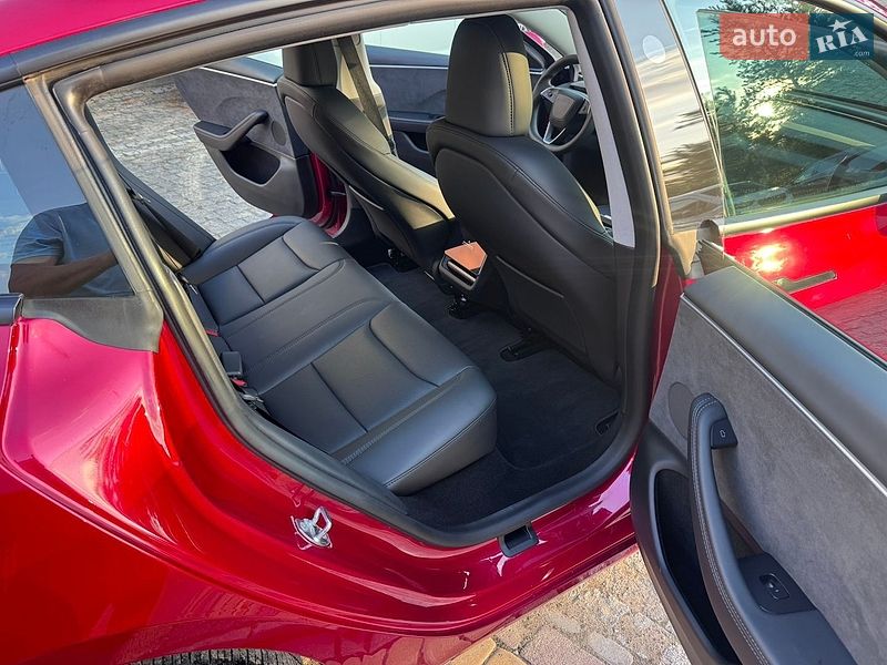 Седан Tesla Model 3 2025 в Львове