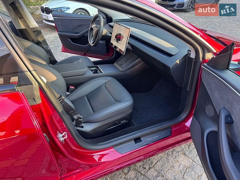 Седан Tesla Model 3 2025 в Львове