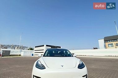 Седан Tesla Model 3 2019 в Киеве