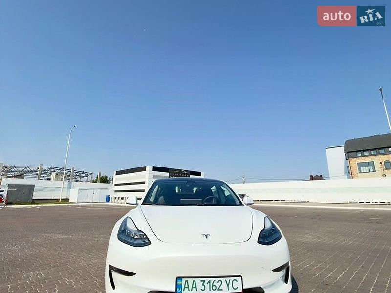 Седан Tesla Model 3 2019 в Киеве