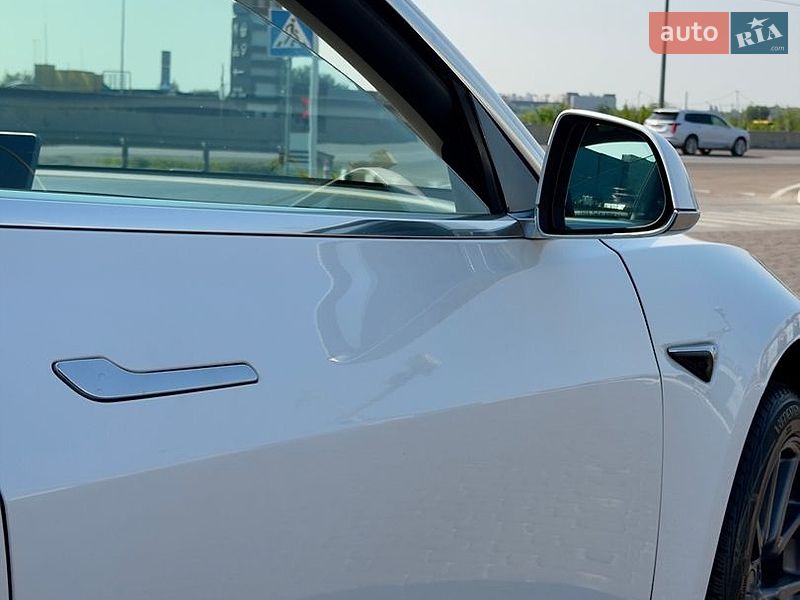 Седан Tesla Model 3 2019 в Киеве