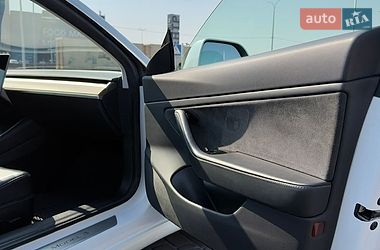 Седан Tesla Model 3 2019 в Киеве