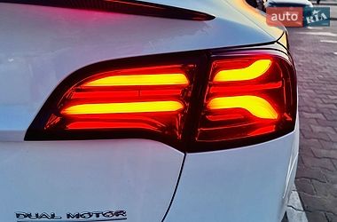 Седан Tesla Model 3 2021 в Киеве