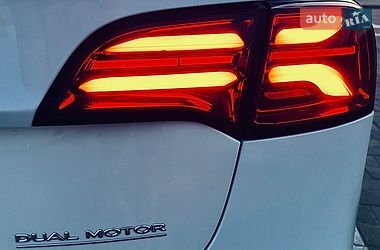 Седан Tesla Model 3 2021 в Киеве