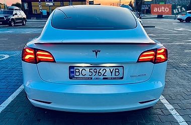 Седан Tesla Model 3 2021 в Киеве