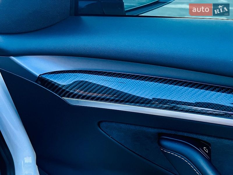 Седан Tesla Model 3 2021 в Киеве