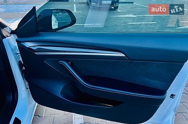 Седан Tesla Model 3 2021 в Киеве