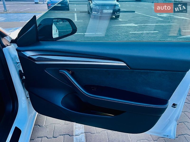 Седан Tesla Model 3 2021 в Киеве