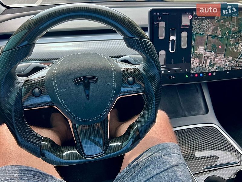 Седан Tesla Model 3 2021 в Киеве